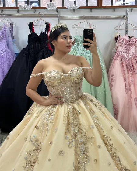 Quinceañeras Glam 5.0: Vestidos de Ensueño para tu Día Especial en Pereira